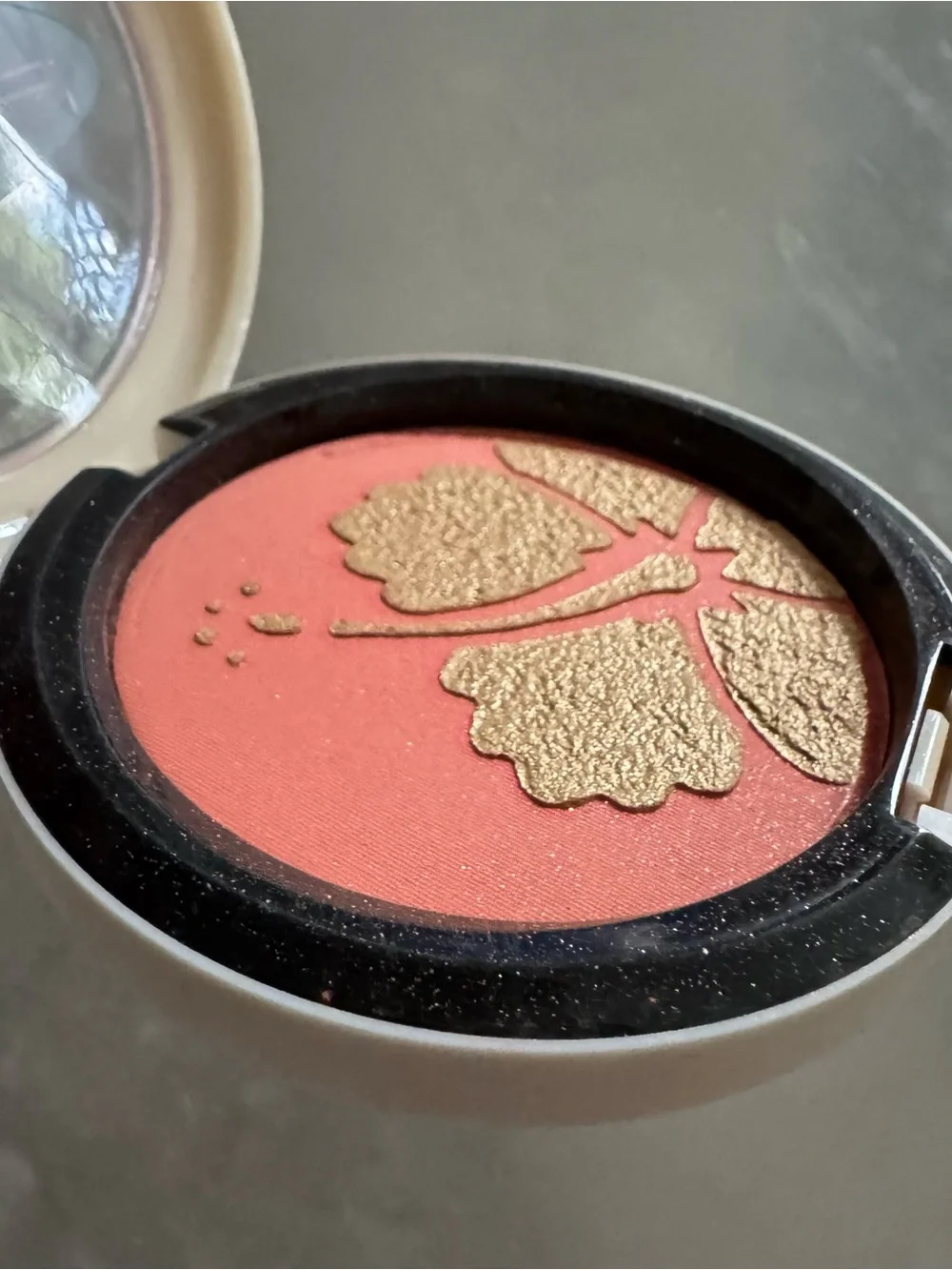 MAC Cosmetics dual pan